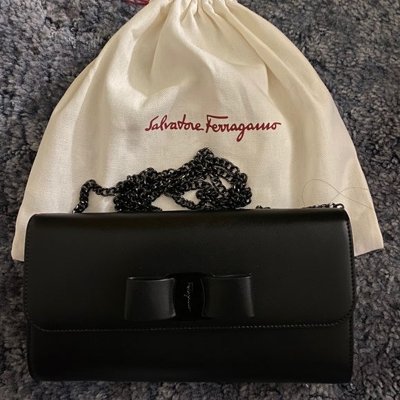 NWOT - Salvatore Ferragamo Vera Bow - Picture 1 of 11